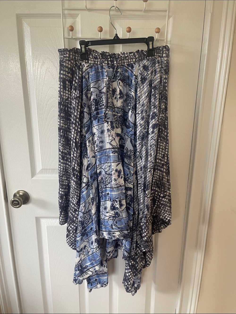 Women's Blue & White Patterned Flowing Skirt